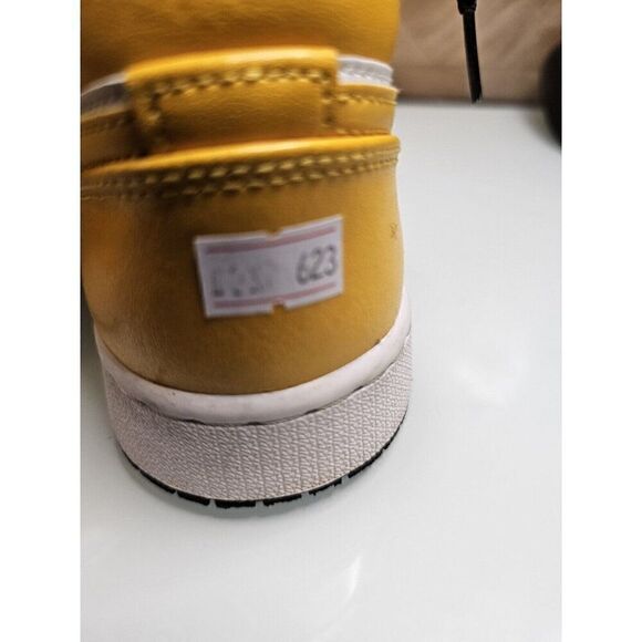 Jordan 1 Mid Women's University Gold Yellow Size 7.5. 623 - Picture 11 of 11